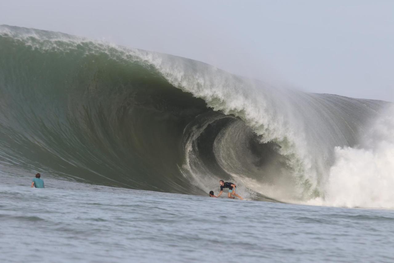 Oseda Nias Surf House Hotel Hilibotodane Exterior photo